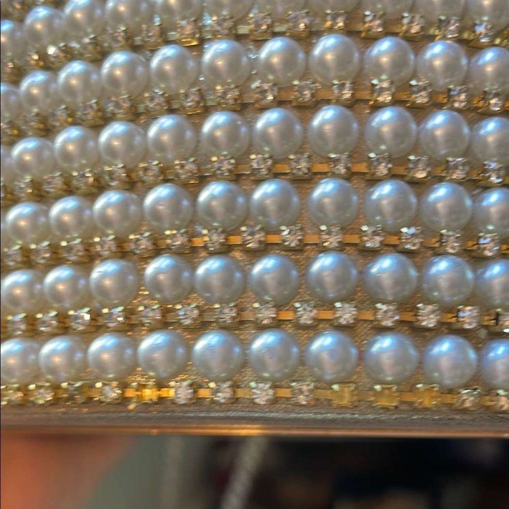 1072 Elegant Pearl and Gold Evening Clutch - Picture 4 of 10